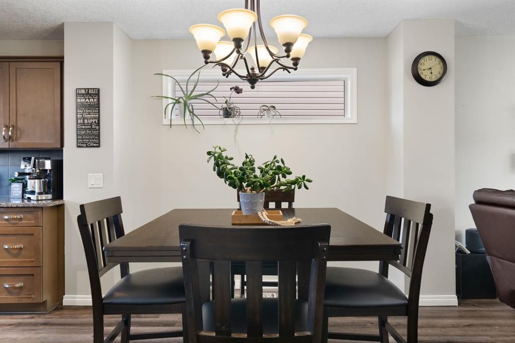 70 Walden Manor Se, Calgary, AB - Indoor Photo Showing Dining Room