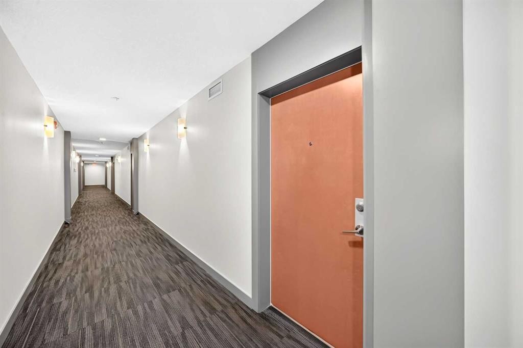 1210-95 Burma Star Road Sw, Calgary, AB - Indoor Photo Showing Other Room