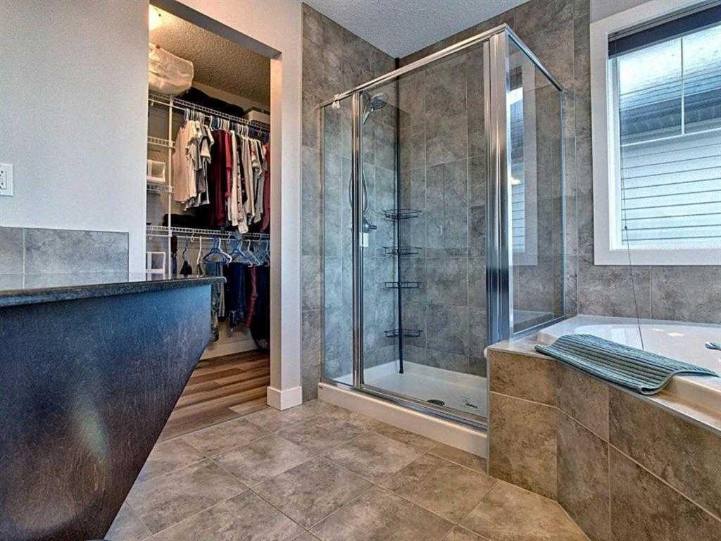 251 Hillcrest Circle Sw, Airdrie, AB - Indoor Photo Showing Bathroom