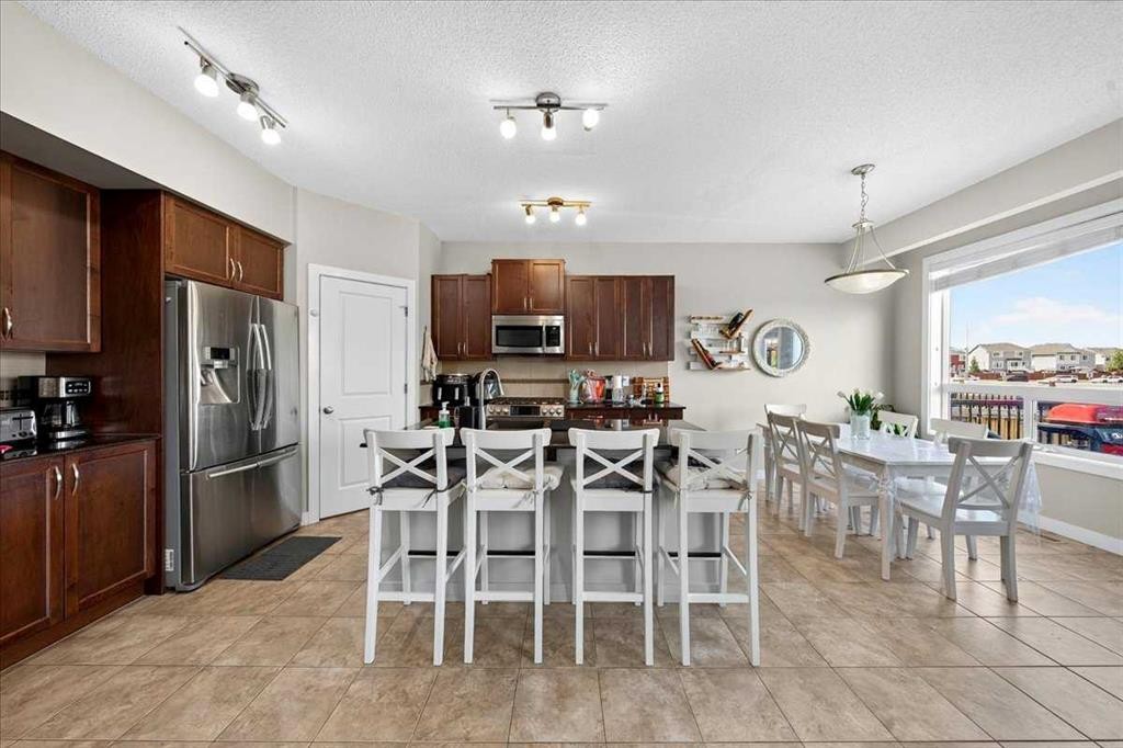 251 Hillcrest Circle Sw, Airdrie, AB - Indoor Photo Showing Kitchen