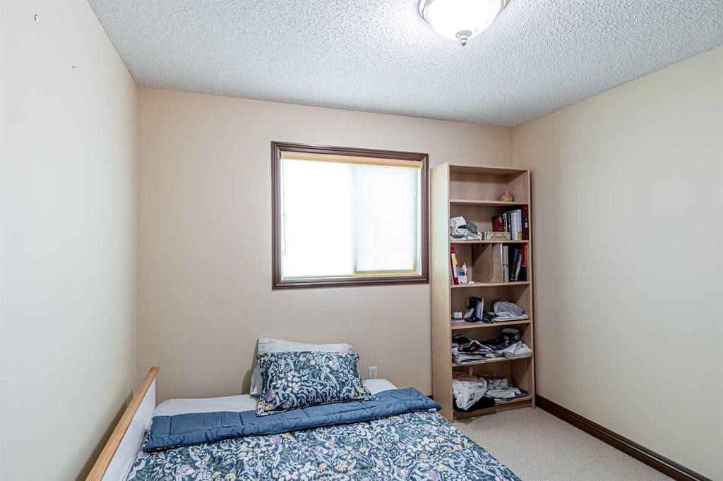 23 Royal Oak Terrace Nw, Calgary, AB - Indoor Photo Showing Bedroom