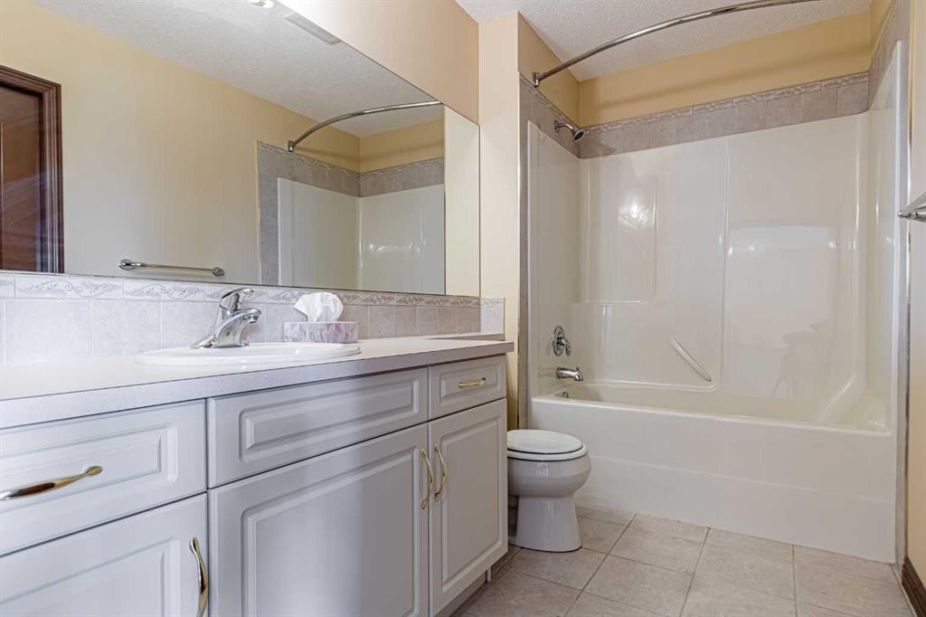 23 Royal Oak Terrace Nw, Calgary, AB - Indoor Photo Showing Bathroom