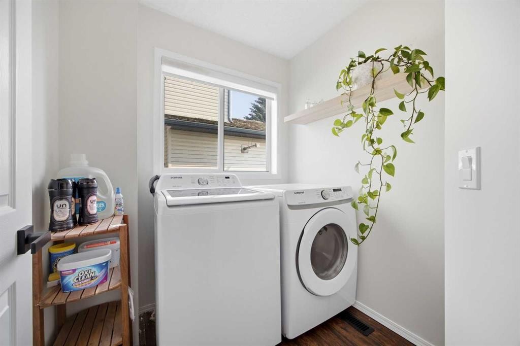 100 Bow Ridge Crescent, Cochrane, AB - Indoor Photo Showing Laundry Room