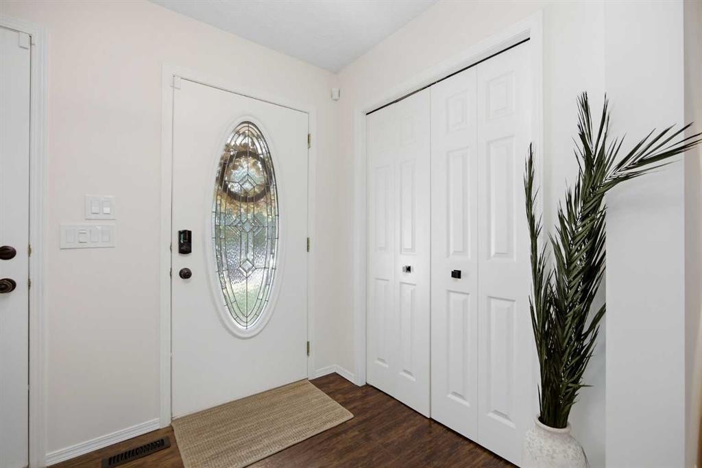 100 Bow Ridge Crescent, Cochrane, AB - Indoor Photo Showing Other Room