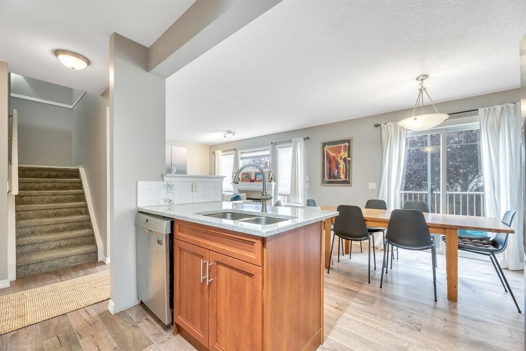 127 Hillview Terrace, Strathmore, AB - Indoor Photo Showing Kitchen With Double Sink
