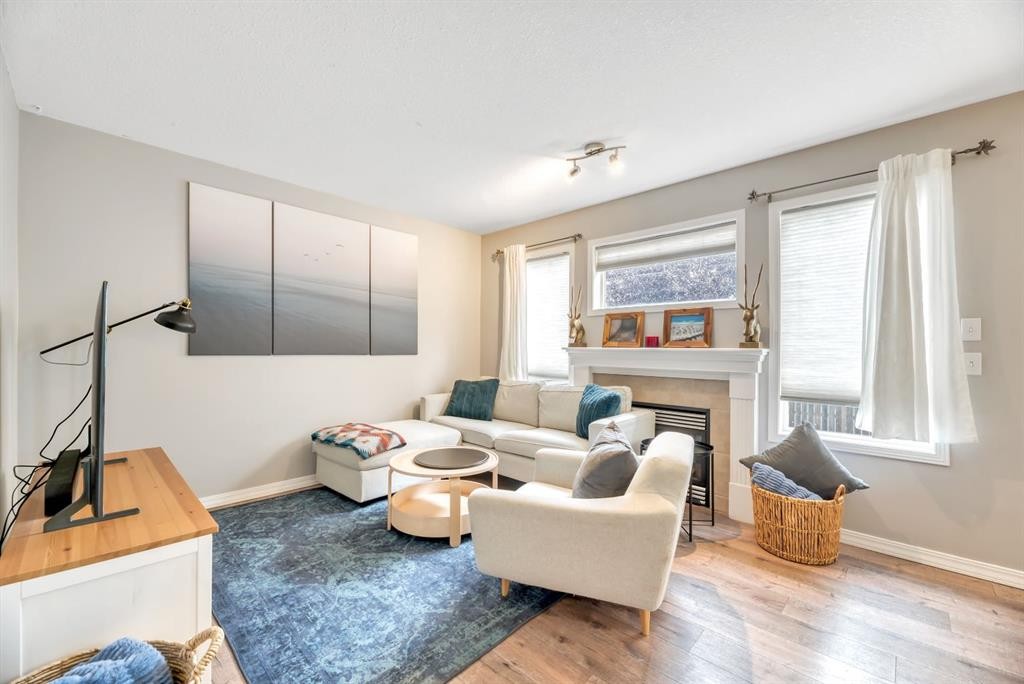 127 Hillview Terrace, Strathmore, AB - Indoor Photo Showing Living Room With Fireplace