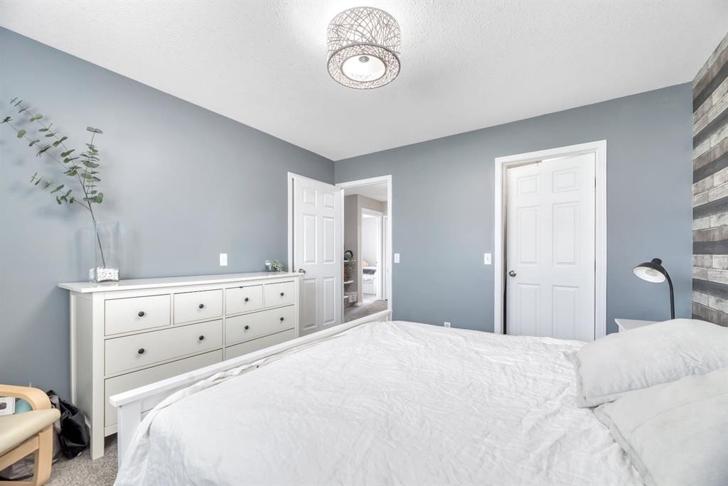 127 Hillview Terrace, Strathmore, AB - Indoor Photo Showing Bedroom