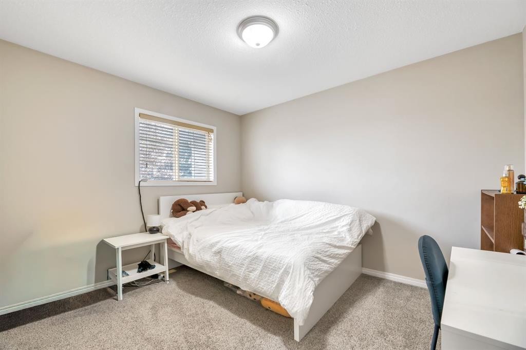 127 Hillview Terrace, Strathmore, AB - Indoor Photo Showing Bedroom