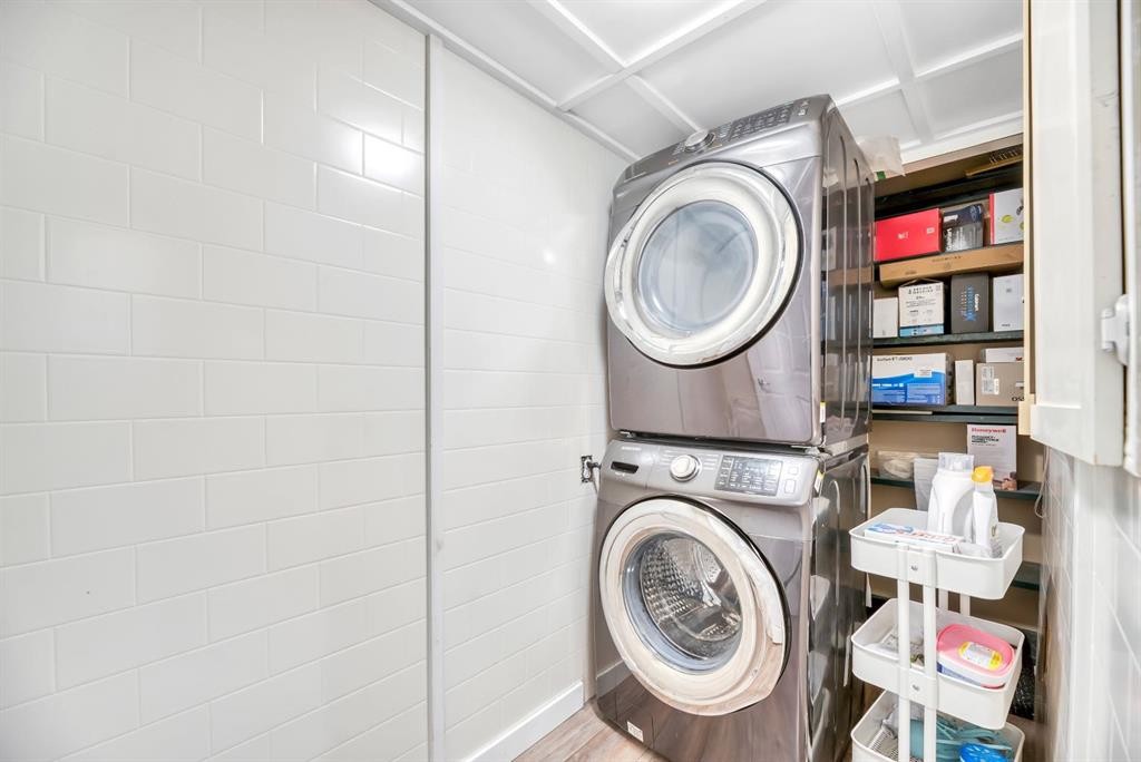 127 Hillview Terrace, Strathmore, AB - Indoor Photo Showing Laundry Room