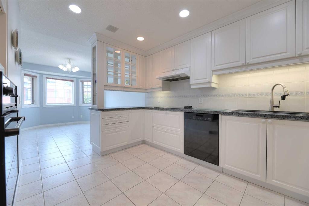 8 Prominence Path Sw, Calgary, AB - Indoor Photo Showing Kitchen