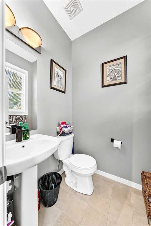 60 New Brighton Point Se, Calgary, AB - Indoor Photo Showing Bathroom