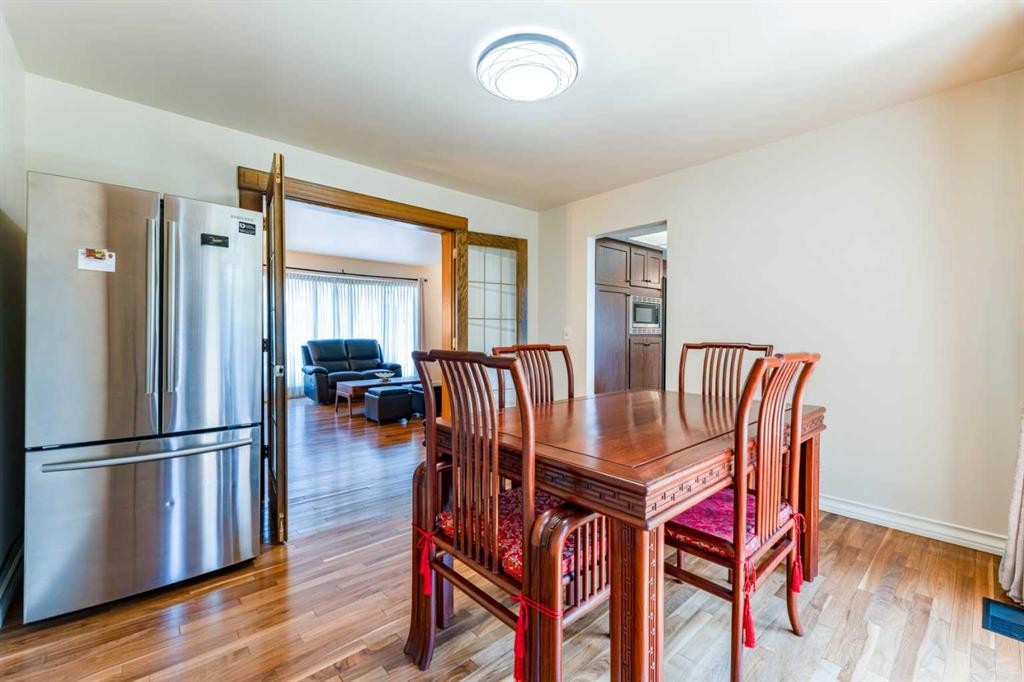 240 Canterville Drive Sw, Calgary, AB - Indoor Photo Showing Dining Room