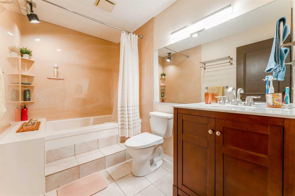 240 Canterville Drive Sw, Calgary, AB - Indoor Photo Showing Bathroom