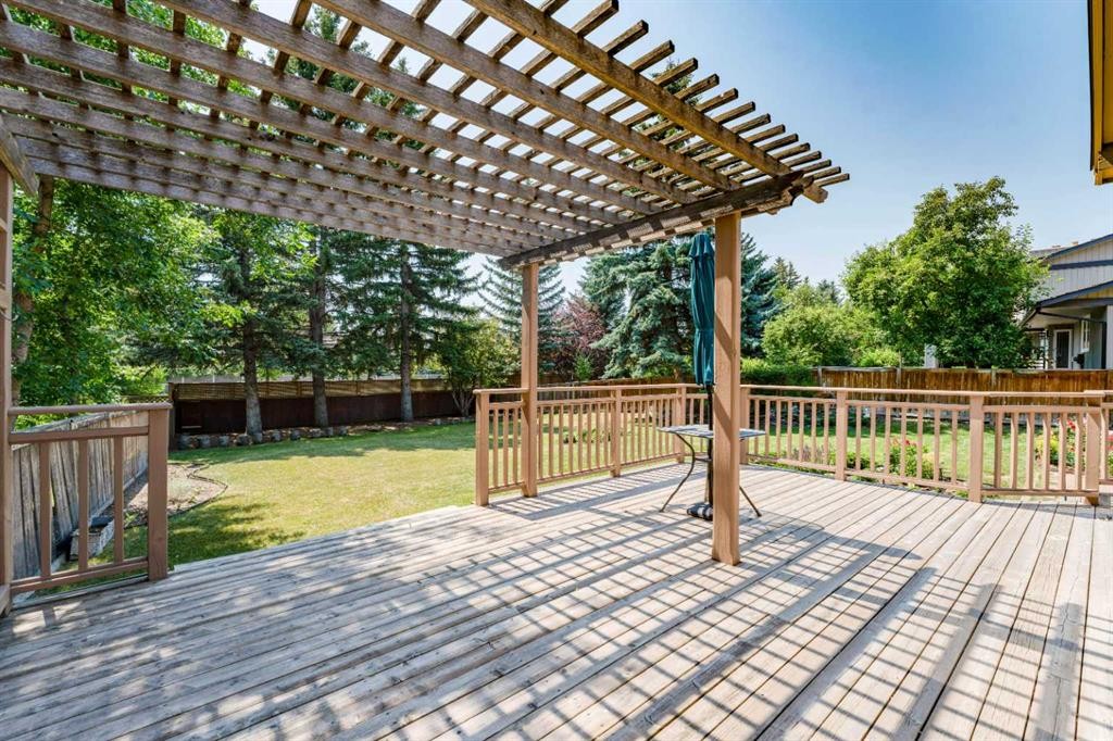 240 Canterville Drive Sw, Calgary, AB - Outdoor With Deck Patio Veranda