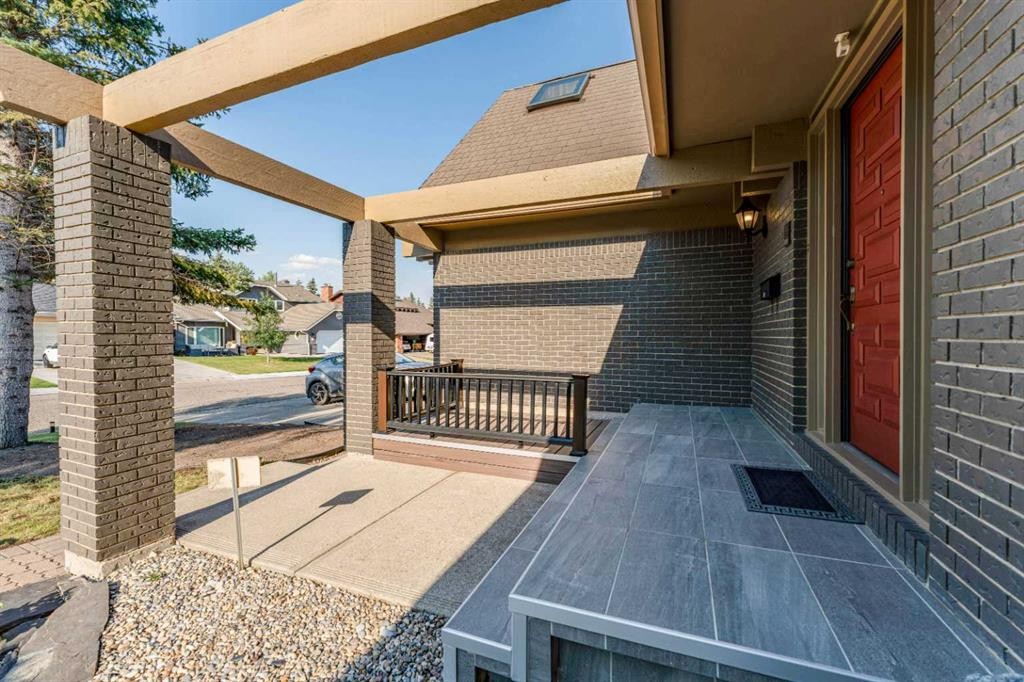 240 Canterville Drive Sw, Calgary, AB - Outdoor With Exterior