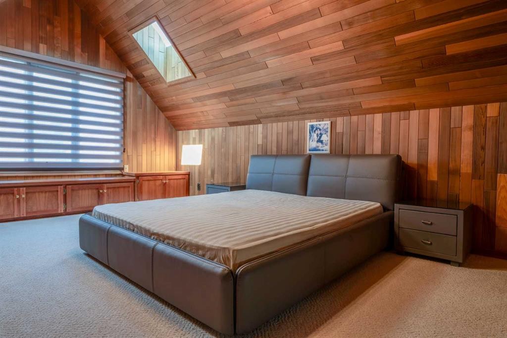 240 Canterville Drive Sw, Calgary, AB - Indoor Photo Showing Bedroom