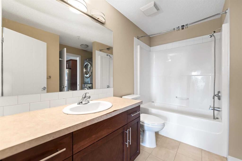 205-20 Royal Oak Plaza Nw, Calgary, AB - Indoor Photo Showing Bathroom