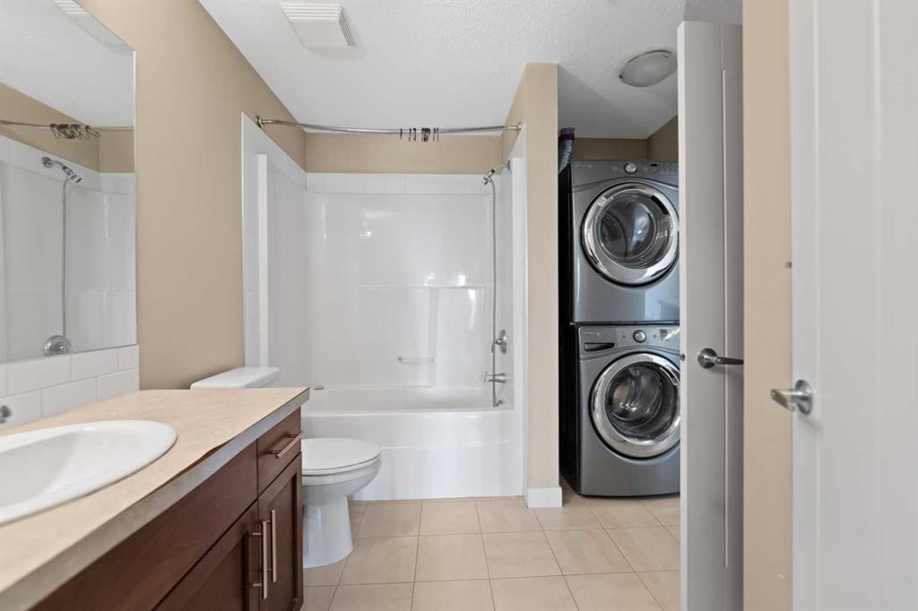 205-20 Royal Oak Plaza Nw, Calgary, AB - Indoor Photo Showing Laundry Room