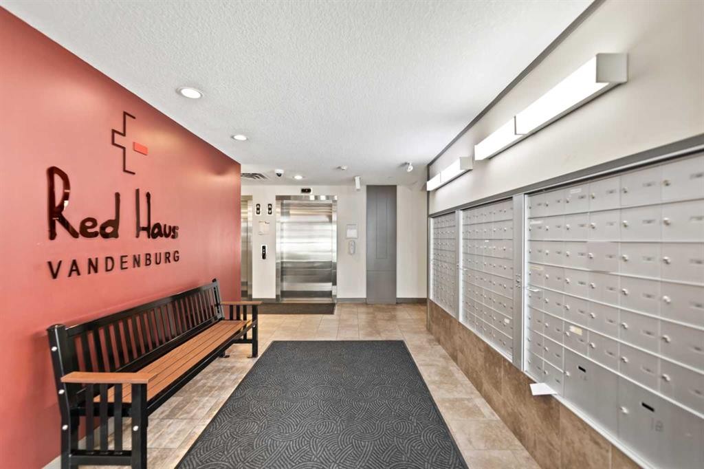 205-20 Royal Oak Plaza Nw, Calgary, AB - Indoor Photo Showing Other Room