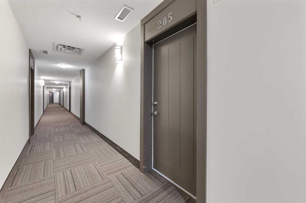 205-20 Royal Oak Plaza Nw, Calgary, AB - Indoor Photo Showing Other Room