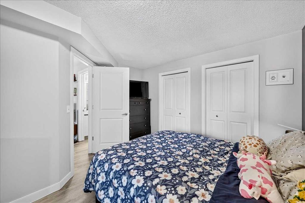 5308A-604 8 Street Sw, Airdrie, AB - Indoor Photo Showing Bedroom