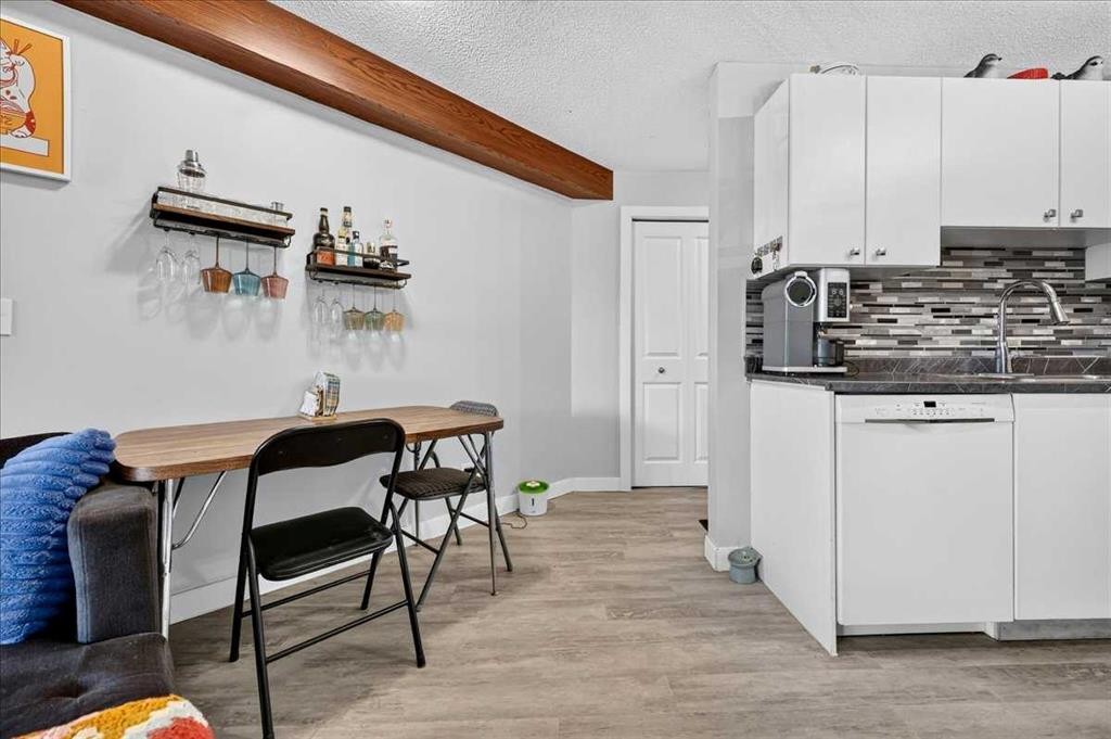 5308A-604 8 Street Sw, Airdrie, AB - Indoor Photo Showing Kitchen