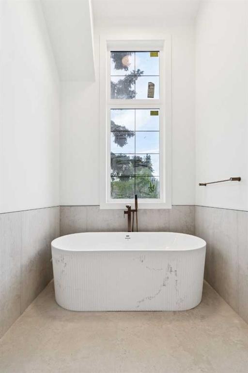 2609 5 Avenue Nw, Calgary, AB - Indoor Photo Showing Bathroom