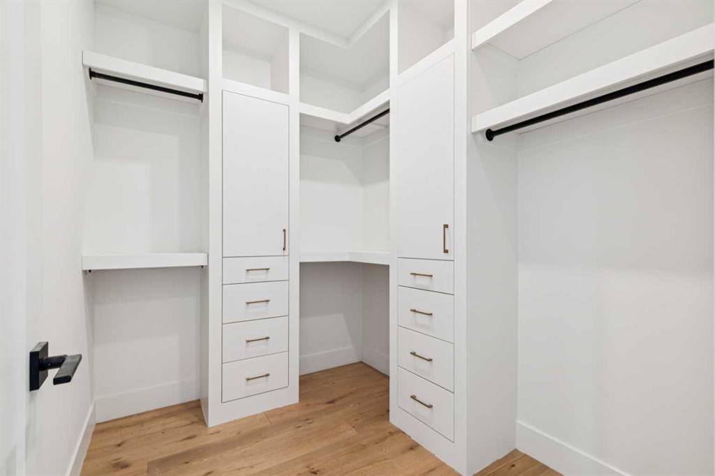2609 5 Avenue Nw, Calgary, AB - Indoor With Storage