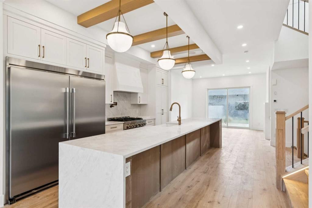 2609 5 Avenue Nw, Calgary, AB - Indoor Photo Showing Kitchen With Upgraded Kitchen