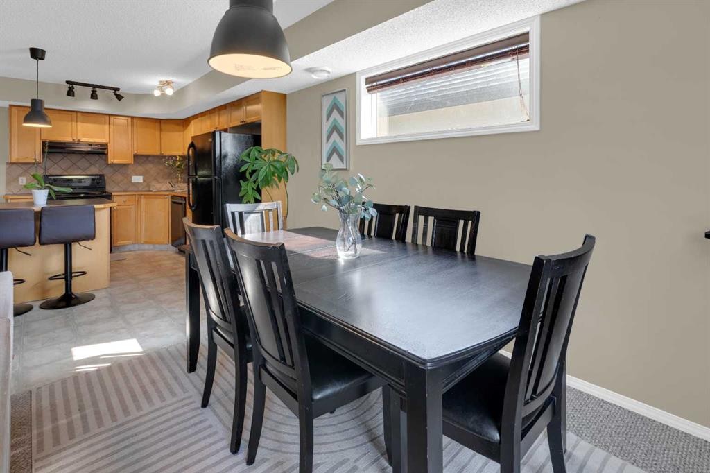 411-140 Sagewood Boulevard Sw, Airdrie, AB - Indoor Photo Showing Dining Room