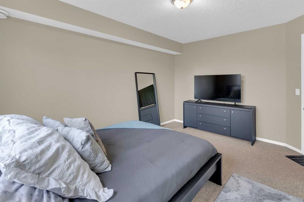 411-140 Sagewood Boulevard Sw, Airdrie, AB - Indoor Photo Showing Bedroom