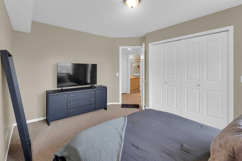 411-140 Sagewood Boulevard Sw, Airdrie, AB - Indoor Photo Showing Bedroom