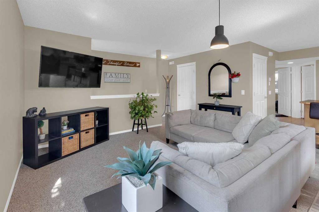 411-140 Sagewood Boulevard Sw, Airdrie, AB - Indoor Photo Showing Living Room