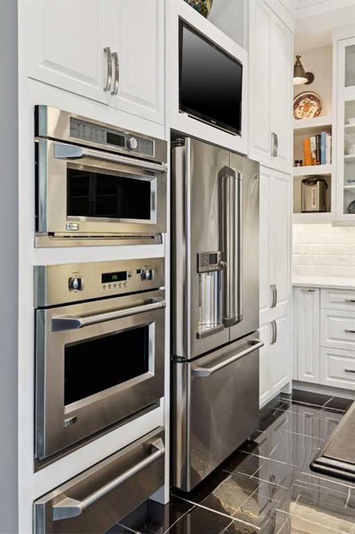 2814 14 Street Sw, Calgary, AB - Indoor Photo Showing Kitchen