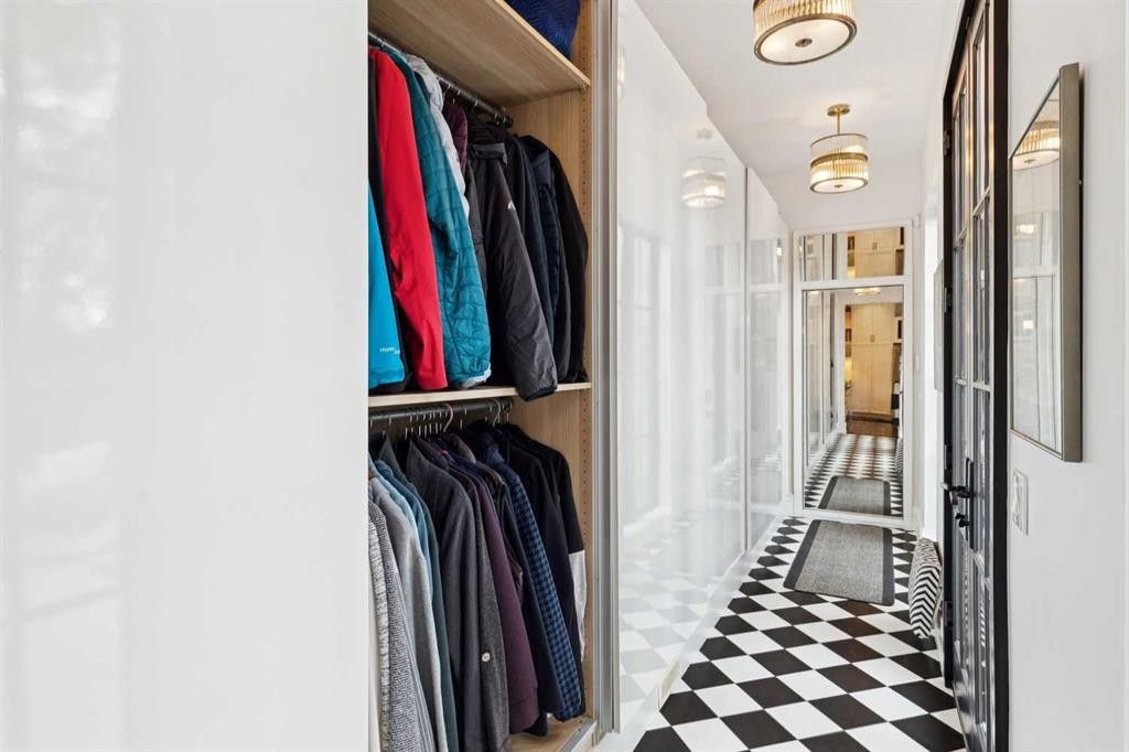 2814 14 Street Sw, Calgary, AB - Indoor With Storage