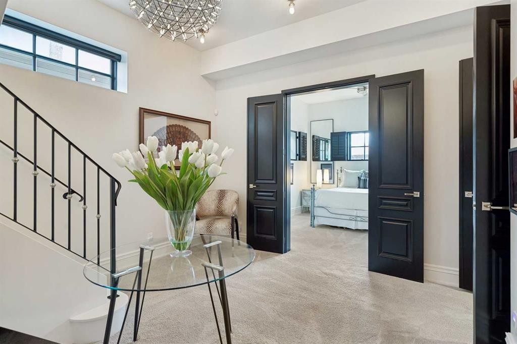 2814 14 Street Sw, Calgary, AB - Indoor Photo Showing Other Room