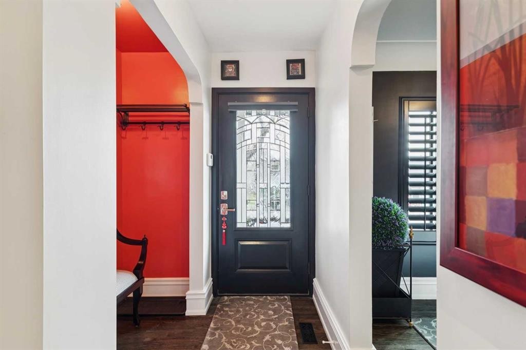 2814 14 Street Sw, Calgary, AB - Indoor Photo Showing Other Room