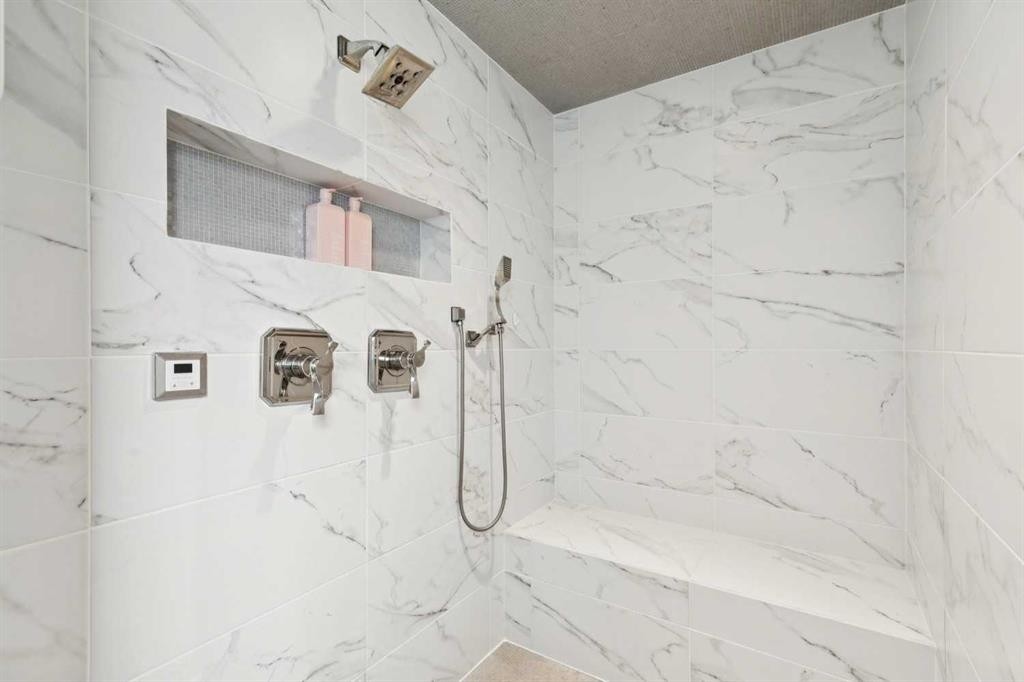 2814 14 Street Sw, Calgary, AB - Indoor Photo Showing Bathroom
