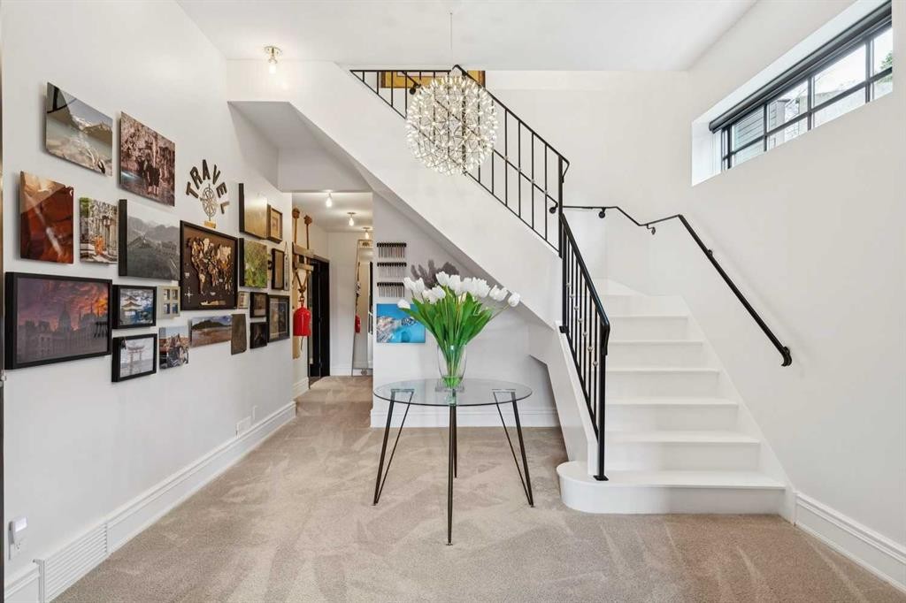2814 14 Street Sw, Calgary, AB - Indoor Photo Showing Other Room
