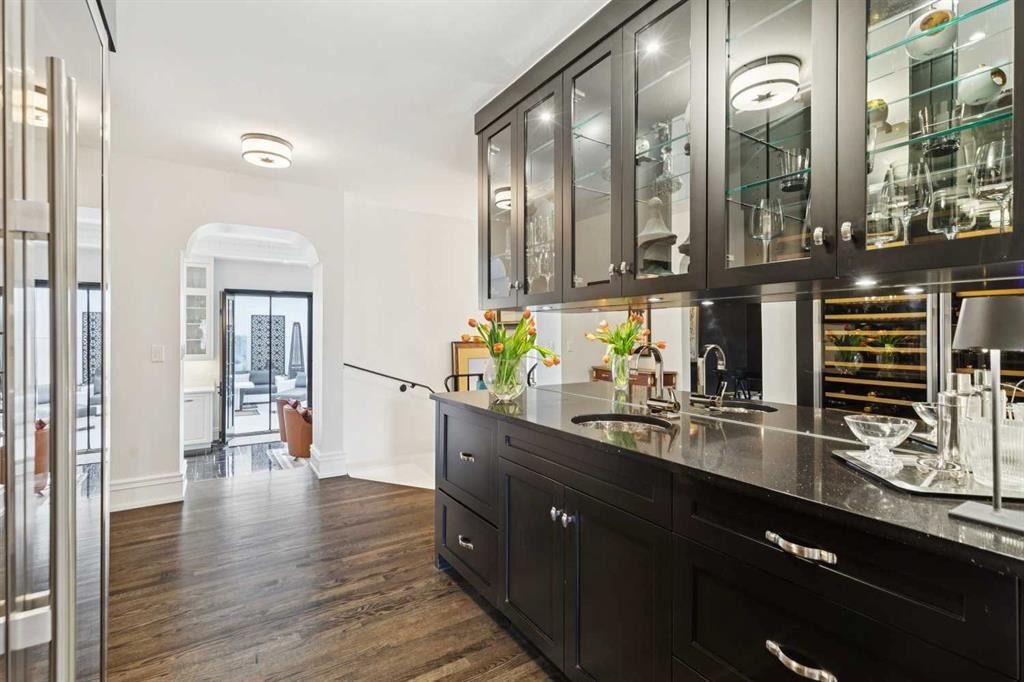 2814 14 Street Sw, Calgary, AB - Indoor Photo Showing Other Room