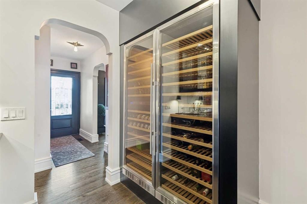 2814 14 Street Sw, Calgary, AB - Indoor Photo Showing Other Room