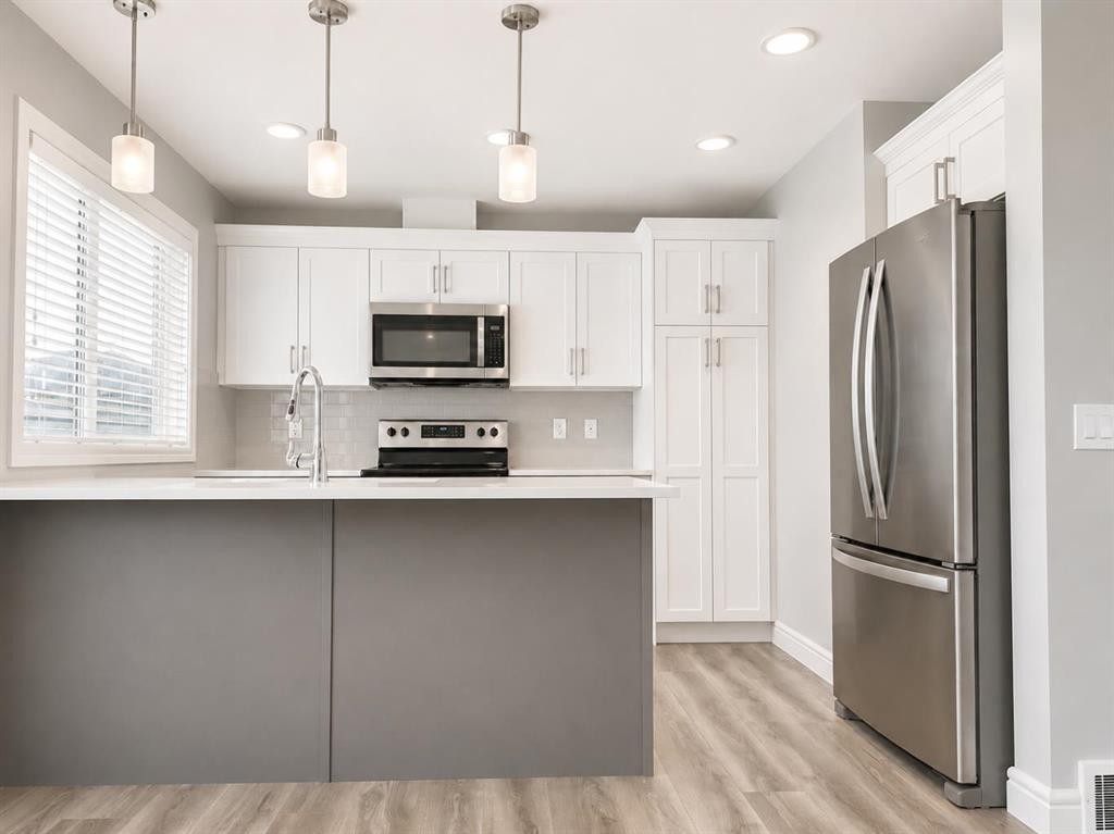 580 Savanna Boulevard, Calgary, AB - Indoor Photo Showing Kitchen With Stainless Steel Kitchen With Upgraded Kitchen