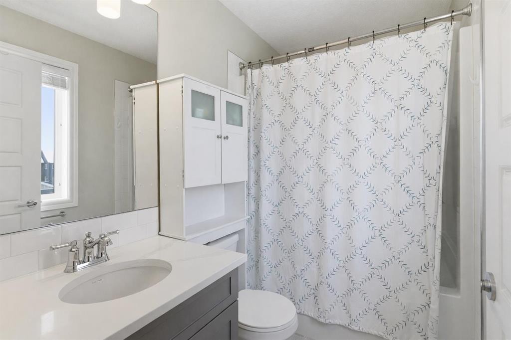580 Savanna Boulevard, Calgary, AB - Indoor Photo Showing Bathroom