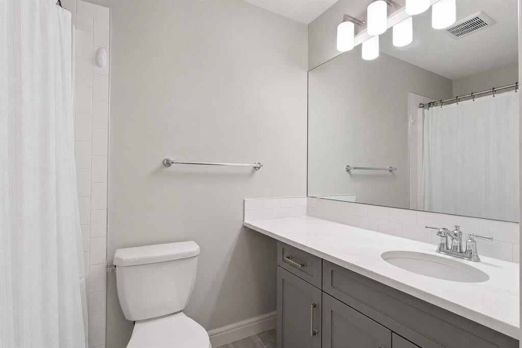 580 Savanna Boulevard, Calgary, AB - Indoor Photo Showing Bathroom