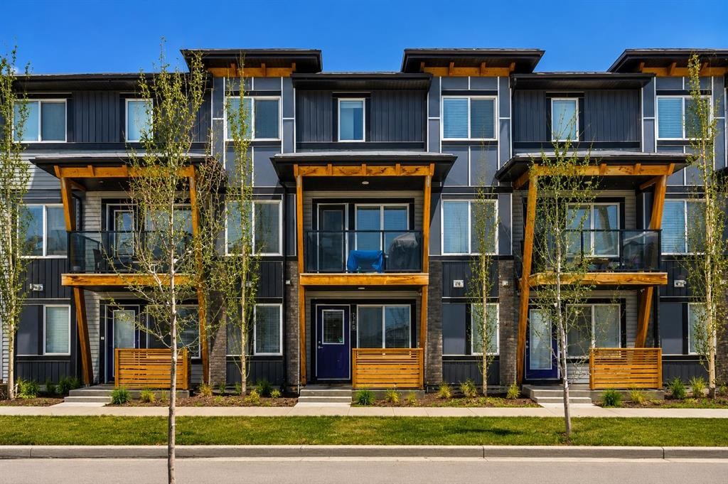580 Savanna Boulevard, Calgary, AB - Outdoor With Balcony With Facade