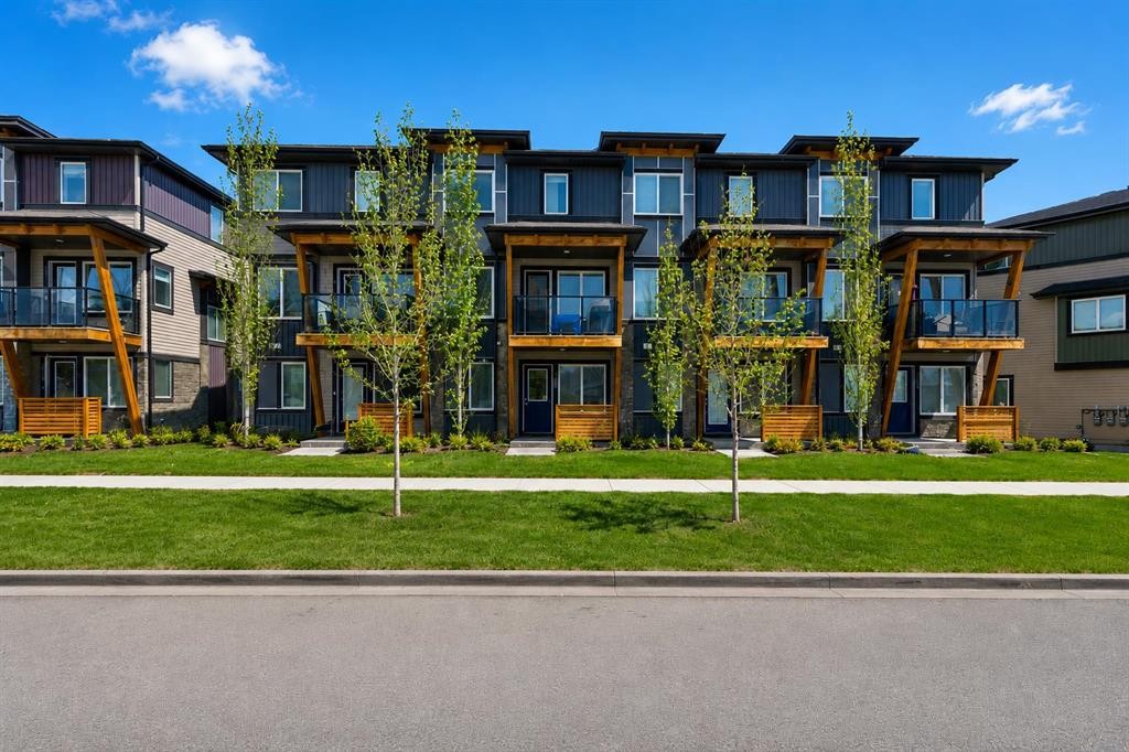 580 Savanna Boulevard, Calgary, AB - Outdoor With Balcony With Facade