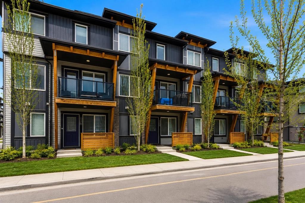 580 Savanna Boulevard, Calgary, AB - Outdoor With Balcony With Facade