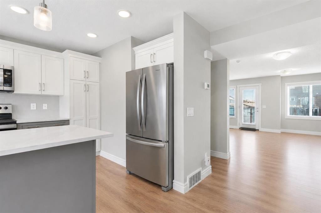 580 Savanna Boulevard, Calgary, AB - Indoor Photo Showing Kitchen With Stainless Steel Kitchen