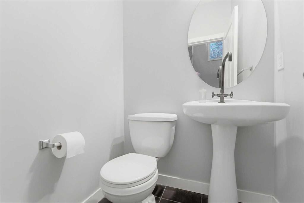 174 Morningside Circle Sw, Airdrie, AB - Indoor Photo Showing Bathroom