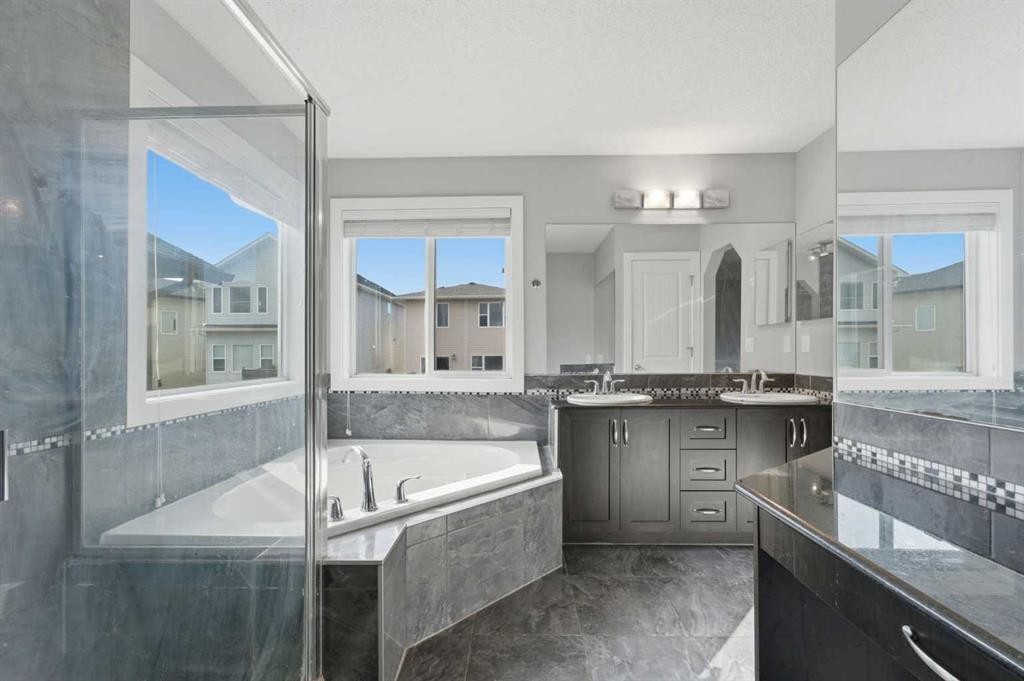 174 Morningside Circle Sw, Airdrie, AB - Indoor Photo Showing Bathroom